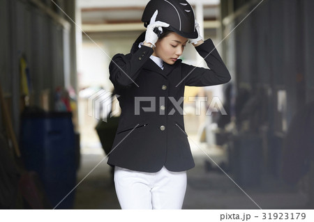 乗馬クラブ　女性 31923179