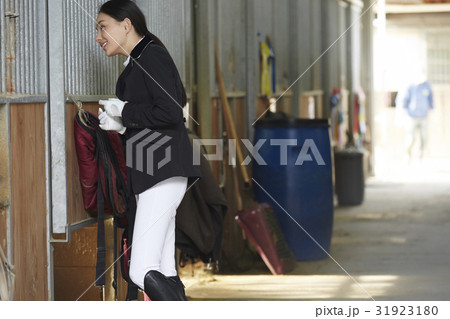 乗馬クラブ　女性 31923180