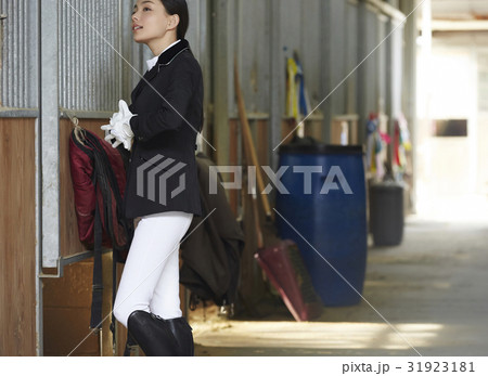 乗馬クラブ　女性 31923181