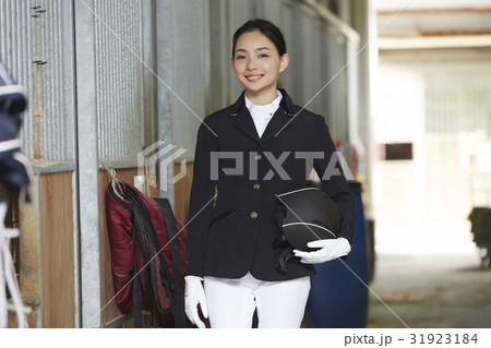 乗馬クラブ　女性 31923184