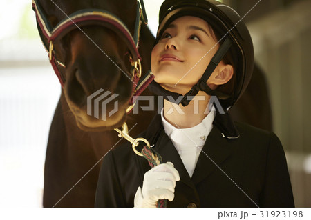 乗馬クラブ 馬と女性 乗馬クラブ 馬と女性 31923198