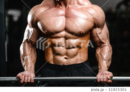 Caucasian sexy fitness model in gym close up abs. 31923301