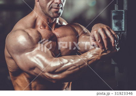 Brutal caucasian handsome fitness men on diet training chest pum 31923346