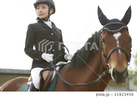 新品，最新作 【マイセン】馬に乗る女性