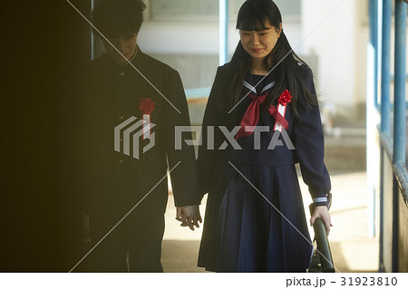 卒業　カップル　青春　思い出 31923810