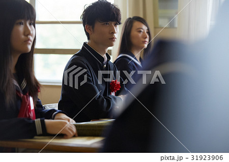 卒業 教室 ホームルーム 男子 卒業 教室 ホームルーム 男子 31923906