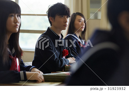 卒業 教室 ホームルーム 男子 卒業 教室 ホームルーム 男子 31923932