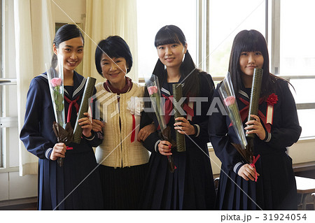 卒業　教室　記念撮影 31924054