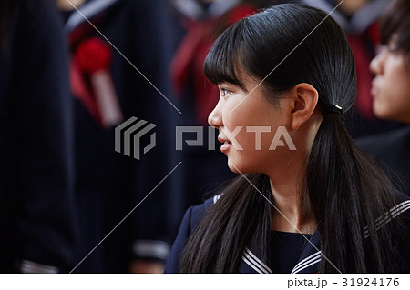 着席する生徒たち　卒業式　入学式　イメージ 31924176