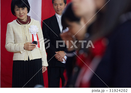 卒業式　イメージ　先生 31924202