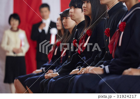 着席する生徒たち　卒業式　入学式　イメージ 31924217