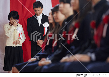 卒業式　イメージ　先生 31924236