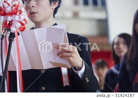 卒業式　入学式　イメージ　スピーチ 31924287