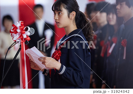 卒業式　入学式　イメージ　スピーチ 31924342