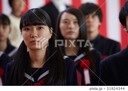 着席する生徒たち　卒業式　入学式　イメージ 31924344