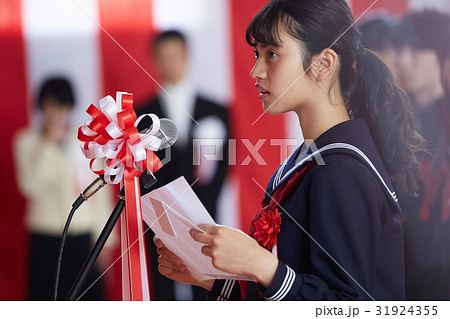卒業式　入学式　イメージ　スピーチ 31924355