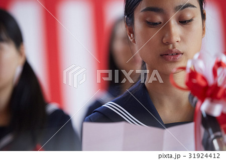 卒業式　入学式　イメージ　スピーチ 31924412