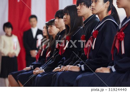着席する生徒たち　卒業式　入学式　イメージ 31924440