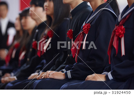 着席する生徒たち　卒業式　入学式　イメージ 31924450