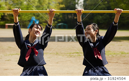 女子生徒　友達 31924504