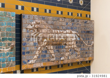Elements of the Antiquity of the Babylonian Wall w 31924981