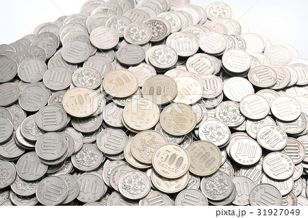 500円玉と100円玉の集合写真 500円玉と100円玉の集合写真 31927049