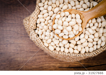 Dried White Beans. 31927666