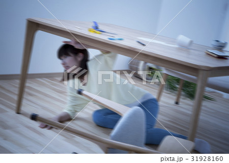 大地震発生イメージ　横揺れイメージ（ブレ表現） 31928160