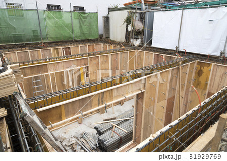 地階のある鉄筋住宅の基礎工事 31929769