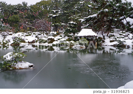 雪化粧をした広島縮景園 雪化粧をした広島縮景園 31936825