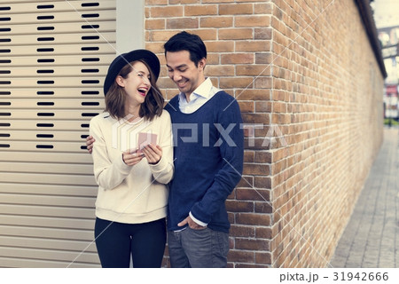 Couple Dating Happiness Traveling Using Smart Phone Couple Dating Happiness Traveling Using Smart Phone 31942666