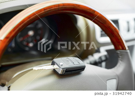 Key on the steering wheel of the car with shallow 31942740