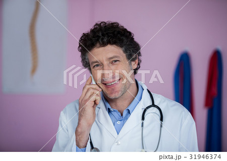 Portrait of physiotherapist talking on mobile phone 31946374