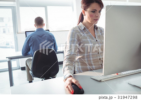 Mature students using computer 31947298