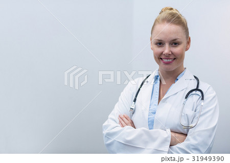 Portrait of female doctor standing in clinic 31949390