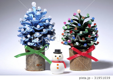 クリスマスツリーと雪だるま 31951039
