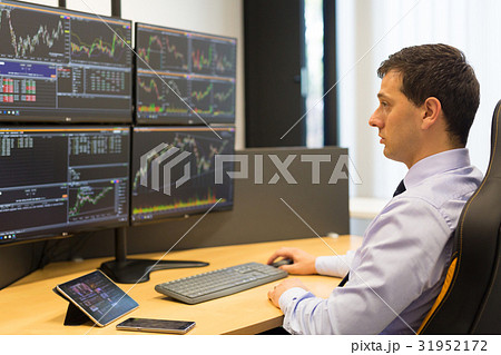 Stock broker trading online. 31952172