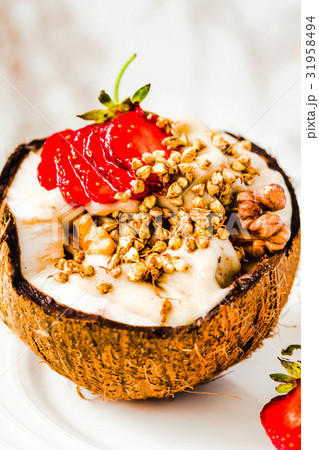Ice cream with peanut butter, buckwheat,strawberry Ice cream with peanut butter, buckwheat,strawberry 31958494