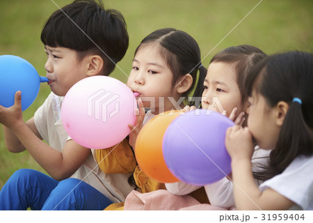 吹き 吹く 子供同士 31959404