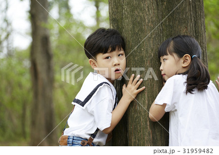耳傾ける 耳を傾ける 子供 31959482