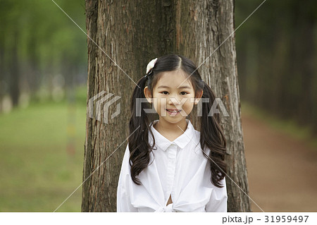 二つ結び ツインテール 少女 31959497
