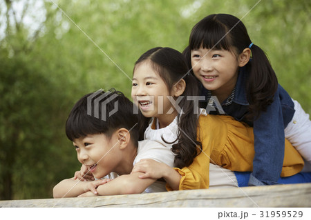 子供 うつ伏せ 楽しみ 31959529