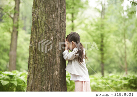 少女 かくれんぼ 子供 31959601