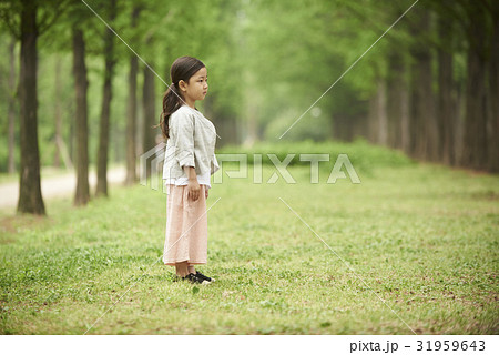 少女 森 横顔 31959643