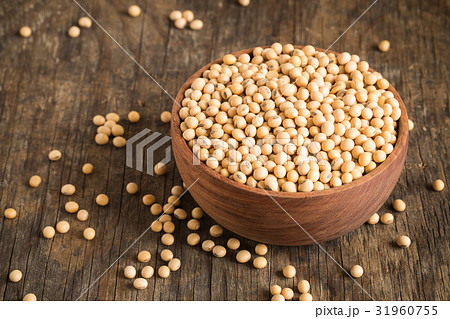 Soybeans in a wooden bowl On the old wood table 31960755