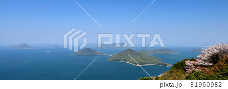 紫雲出山より粟島などの島々（香川県三豊市紫雲出山） 31960982