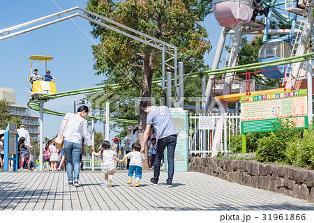 4人家族、家族旅行、テーマパーク、遊園地 4人家族、家族旅行、テーマパーク、遊園地 31961866