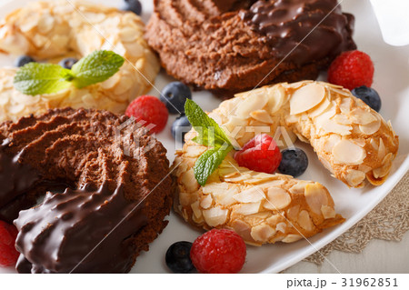 Horseshoe biscuits with chocolate and almonds 31962851