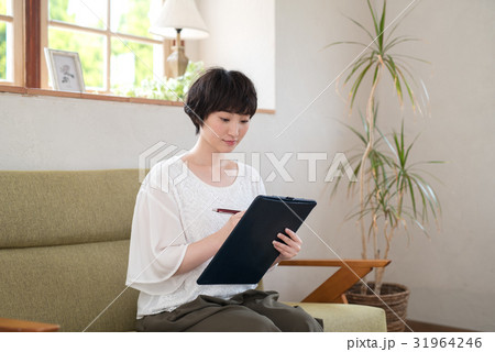 若い女性 ライフスタイル 若い女性 ライフスタイル 31964246