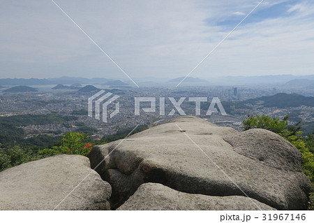 広島県安芸郡 高尾山岩峰から広島市内方面の風景 ~広島県安芸郡府中町 高尾山~ 広島県安芸郡 高尾山岩峰から広島市内方面の風景 ~広島県安芸郡府中町 高尾山~ 31967146
